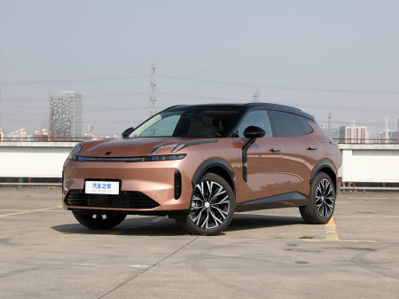 Lynk & Co 08 EM-P 2025 Halo 220km/h AWD Performance