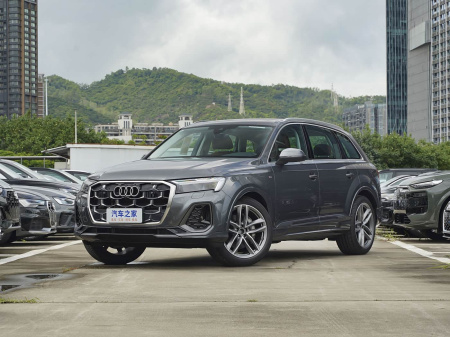Audi Q7 2025 45 TFSI Quattro S line Sport