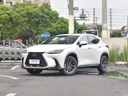 Lexus NX 400h+ Lead