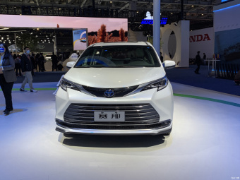 Toyota Sienna Hybrid Luxury Welfare 2.5L