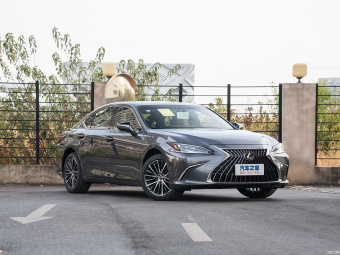 Lexus ES 300h Premium