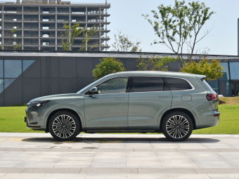Aito M7 Plus AWD 5 seats