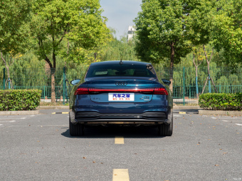 Audi A7L Obsidian Black Edition 55 TFSI Quattro