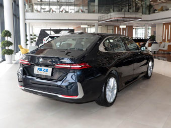 BMW 5 Series 2026 525Li Luxury