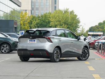 MG Mulan Luxury 425km
