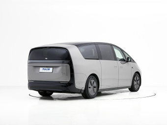 Li Auto MEGA Ultra