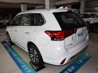 Mitsubishi Outlander Supreme 2.4L AWD 7 Seat