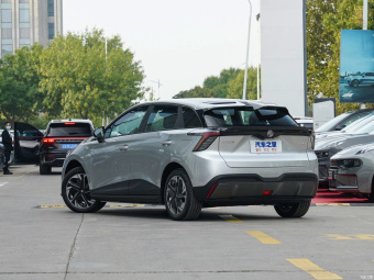 MG Mulan Luxury 425km
