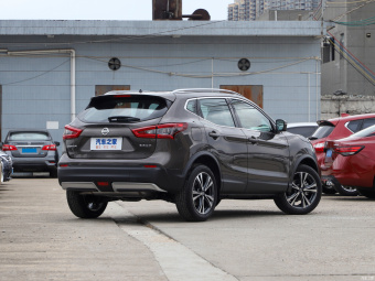 Nissan Qashqai Prem Deluxe 2.0L CVT XV