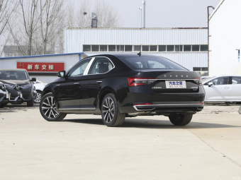 Skoda Superb Luxury TSI330 DSG
