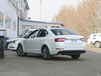 Skoda Octavia Comfort 1.5 MT