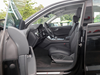 Audi Q8 Dynamic Luxury 45 TFSI