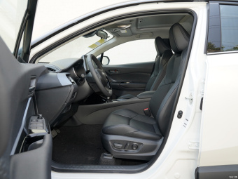 Toyota IZOA Yichi 2.0L