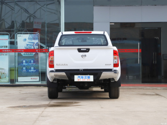 Nissan Navara Flagship 2.5L MT 4WD QR25