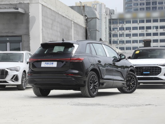 Audi Q5 e-tron 2023 40 Starlight Mech Suit