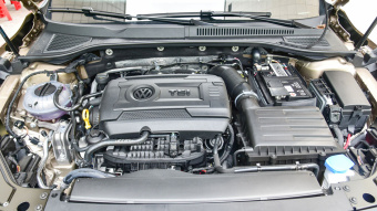 VW Passat Deluxe 380TSI