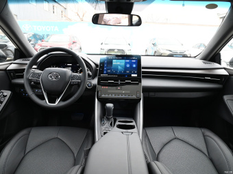 Toyota Avalon Deluxe 2.5L