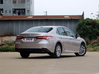 Toyota Camry Deluxe 2.0G
