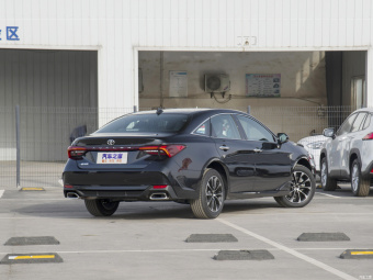 Toyota Avalon Deluxe 2.0L