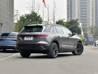 Audi Q5 e-tron Shiny Mecha 40 e-tron