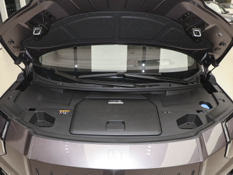 Zeekr 009 2024 7-Seat Aisle 108kWh