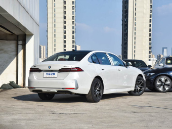 BMW 5 Series 2026 530Li Leading Luxury
