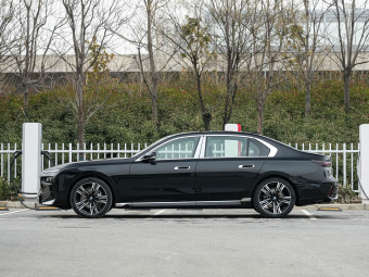 BMW 7 Series 2026 Restyled 740Li Leading M Sport