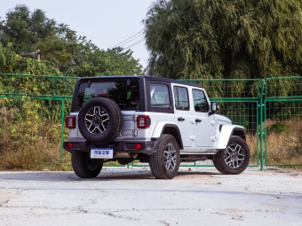 Jeep Wrangler Sahara 2.0T 4D