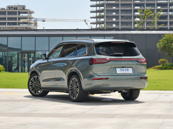 Aito M7 Plus AWD 5 seats