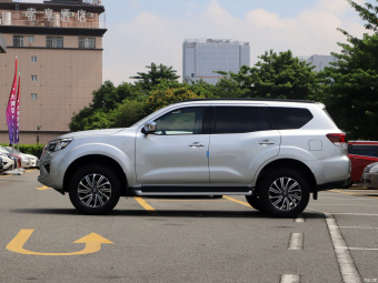 Nissan Terra Leading 2.5L XL MT 2WD