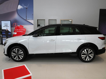 Audi Q5 e-tron 2023 Model 40 Shining Fashion Set