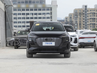 Audi Q5 e-tron 2023 40 Starlight Mech Suit