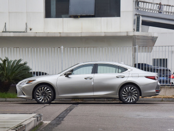 Lexus ES 200 Limited