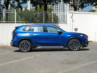 BMW iX1 xDrive30L X Design