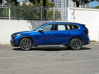 BMW iX1 xDrive30L X Design