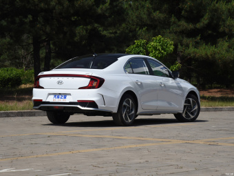 Hyundai Mistra Premium LUX