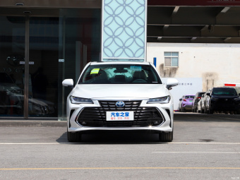 Toyota Avalon Hybrid Deluxe 2.5L