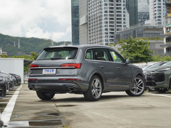 Audi Q7 2025 45 TFSI Quattro S line Sport
