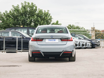 BMW i3e 2026 eDrive 40 L Night Edition