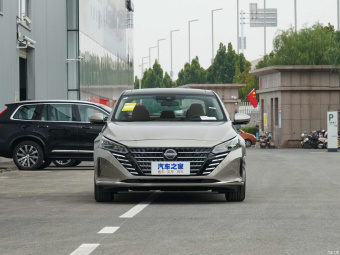 Nissan Altima Premium 2.0L XL-Upr