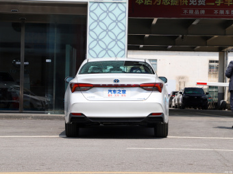 Toyota Avalon Hybrid Deluxe 2.5L