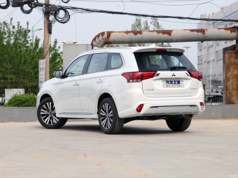 Mitsubishi Outlander Premium 2.4L AWD 7 Seat