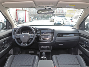 Mitsubishi Outlander Enjoy 2.0L 7 Seat
