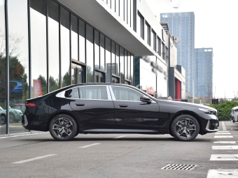 BMW 5 Series 2026 Restyled 530Li Leading Luxury