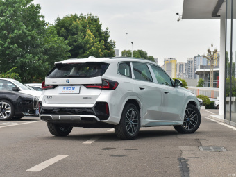 BMW iX1 eDrive25L M Sport