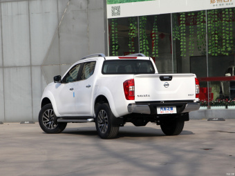 Nissan Navara Premium 2.5L AT 4WD QR25