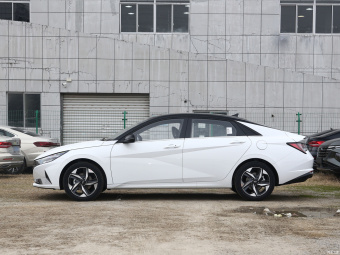 Hyundai Elantra Premium LUX 240TGDi DCT