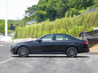 Mercedes-Benz E-Class 300 Limousine Luxury Dynamic