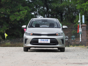 Kia Pegas Elite Connect 1.4L AT