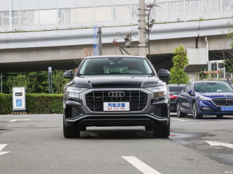 Audi Q8 Select Dynamic 45 TFSI
